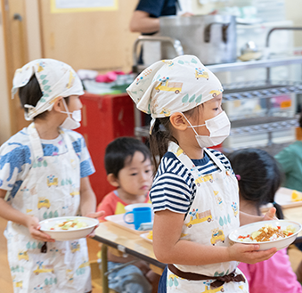 ものを大切にする心も学ぶ陶器の食器の利用